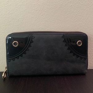 NWOT Woman's Zip Wallet